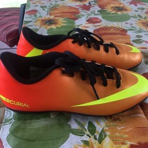 Nike Mercurial boys cleats, never worn.
